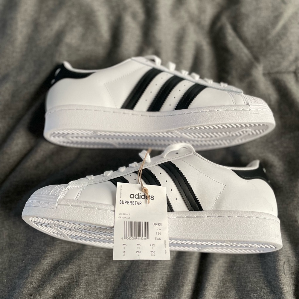 Adidas Superstar Classic Black and White Shoe Size 8 - Picture 2 of 7
